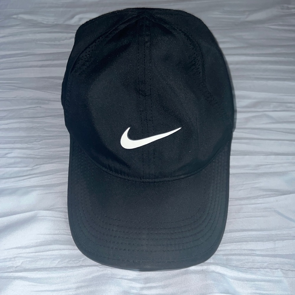Black Nike hat